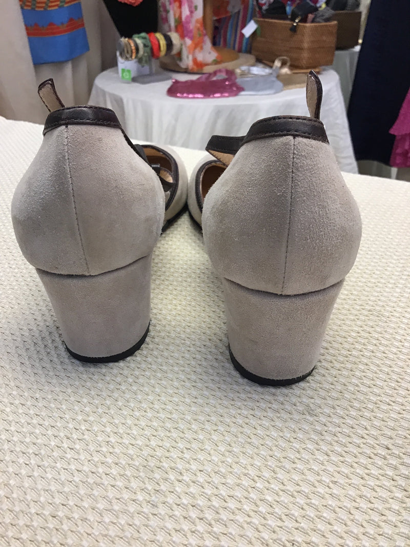 Taryn Rose Size 10 Beige Suede Leather Women's Pumps - Fashion Exchange Consignment